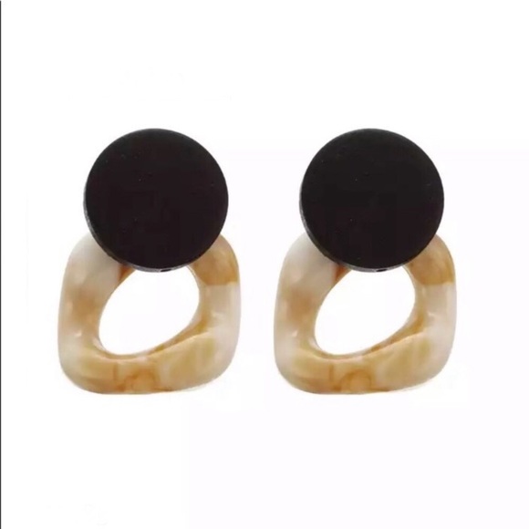 New! Geometric Statement Earrings - Picture 2 of 9